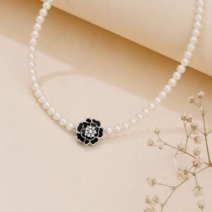 Black Bloom Pearl Necklace
