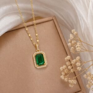 Emerald Luxe Pendant Necklace